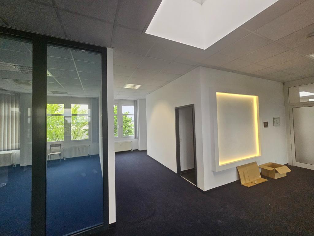 Repräsentative, 2022 renovierte, helle Maisonette-Gewerbefläche mit 2 Dachterrassen, Lift, SP mgl. - Photo 2