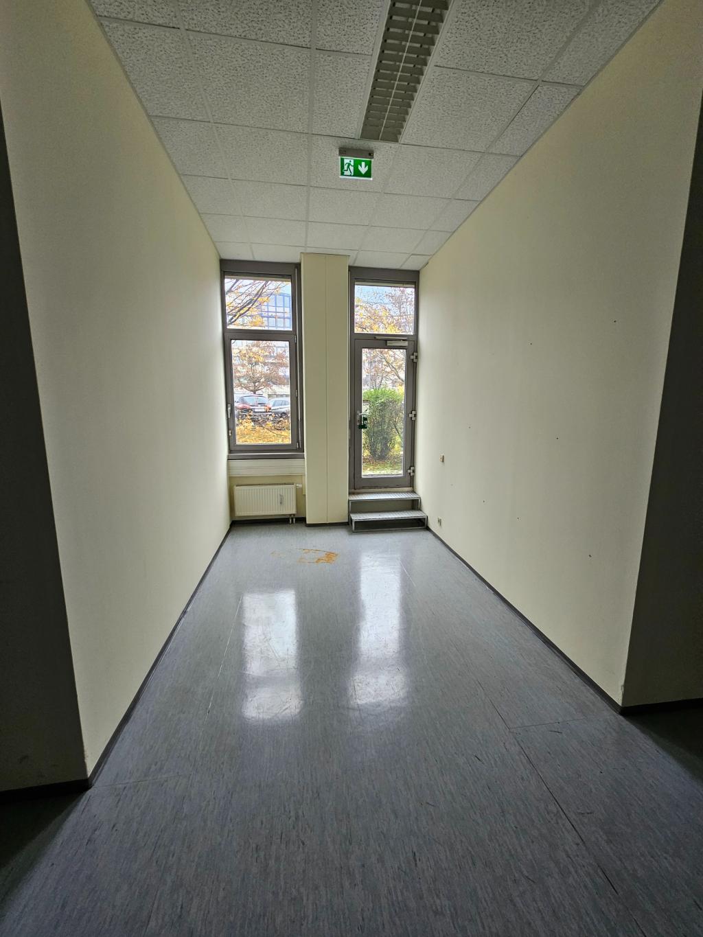 a32e35cb-4f81-48ab-b022-e1ae567ab02a.jpg