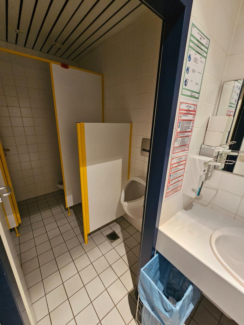 8a3ec975-9675-41ad-b5ae-031e083596bf.jpg