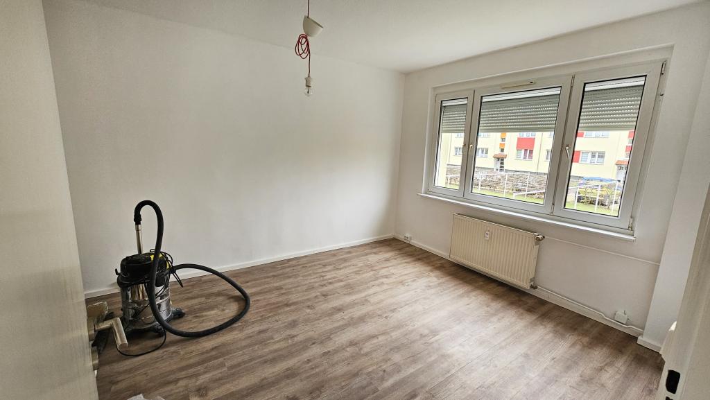 Freundliche 2-Raum Wohnung in idyllischer Wohnlage, EBK, elektr. Außenjalousien - Foto 4