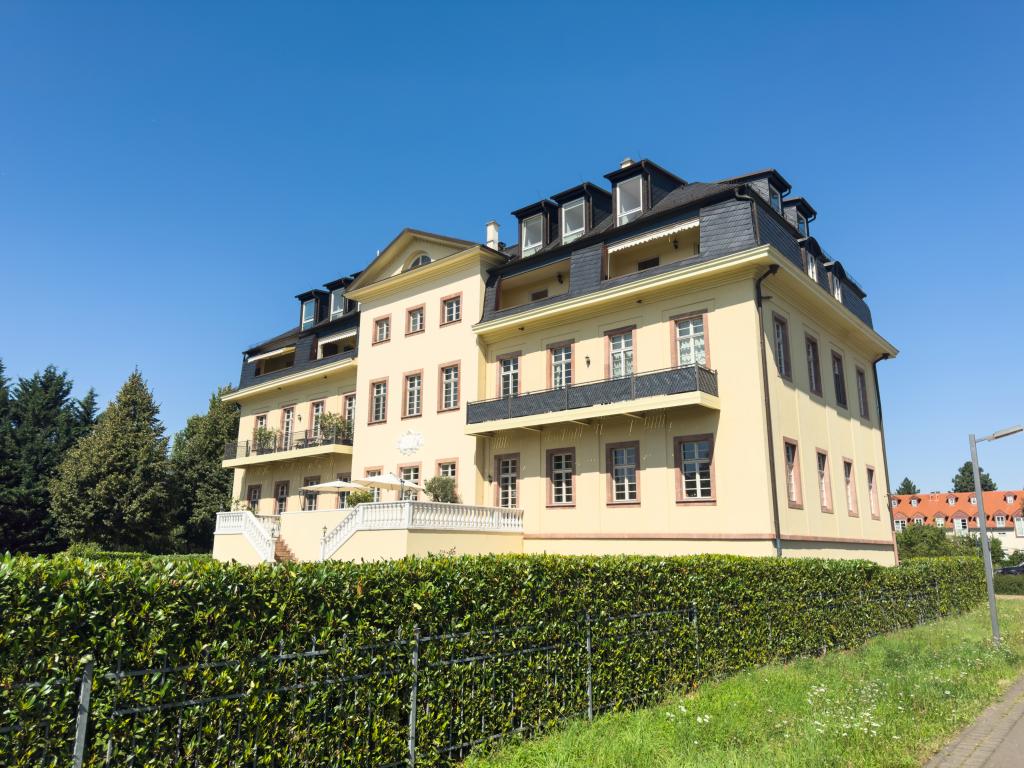 Wohntraum mit Seeblick! 5-Raum-DG-Maisonette mit Lift, Kamin, XL-Carport, EBK, Sauna u.v.a.m. - Photo 4