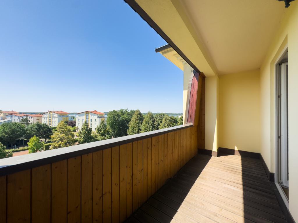 Wohntraum mit Seeblick! 5-Raum-DG-Maisonette mit Lift, Kamin, XL-Carport, EBK, Sauna u.v.a.m. - Photo 2