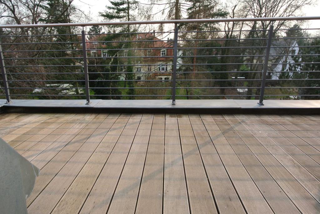 2009 san. 5-R-DG-Maisonette-Whg. mit TOP Lage & Ausstattung! Kamin, EBK, 3 Bäder, Terrasse, Carport - Foto 2