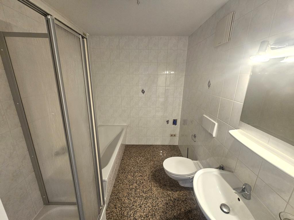 Helle, renov. 2-Raum im 4.OG im beliebten Waldstraßenviertel, inkl. EBK, Bad m. Wanne + Dusche, Lift - Photo 3
