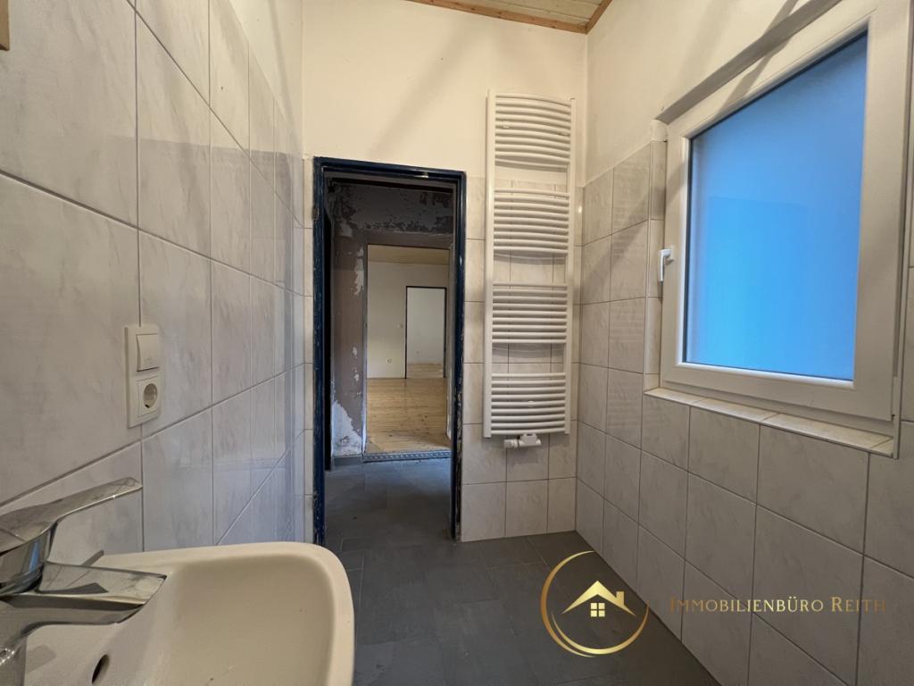 Duschbadezimmer hintere Wohnung