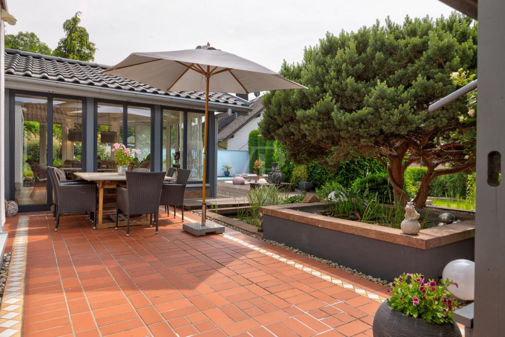 Sonnendurchflutete Terrasse