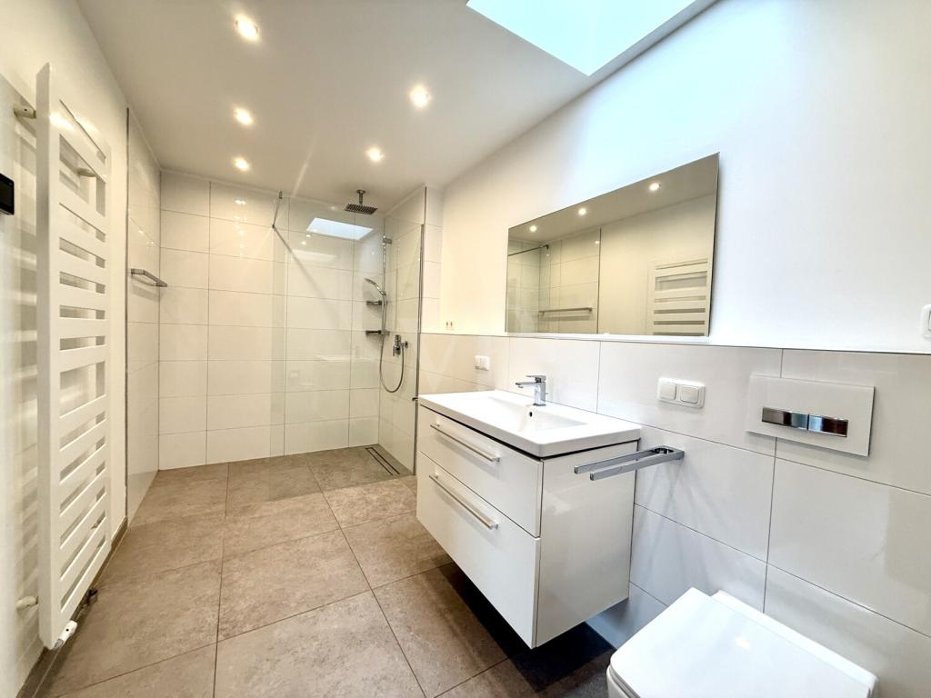Badezimmer mit Oberlicht