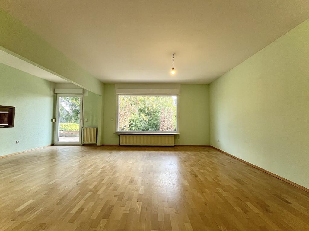 Lichtdurchfluteter Wohn- und Essbereich