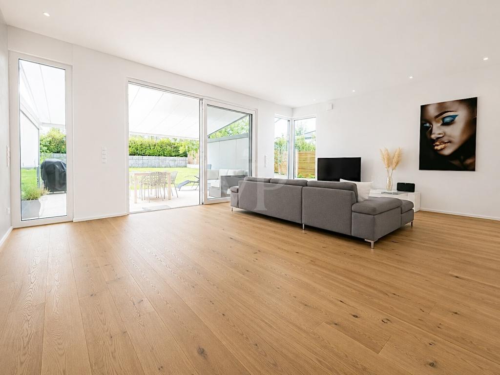 Modernes Wohnen auf Zeit – Möbliertes Einfamilienhaus mit Garten - Photo 1