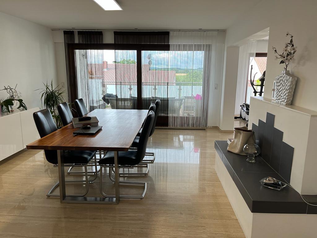 Luxuriöse 5 Zimmer-EG-Wohnung, inkl. EBK, Kamin, Balkon, Terrasse - Foto 4