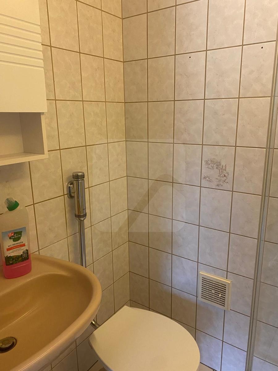 Bad mit Dusche (1)
