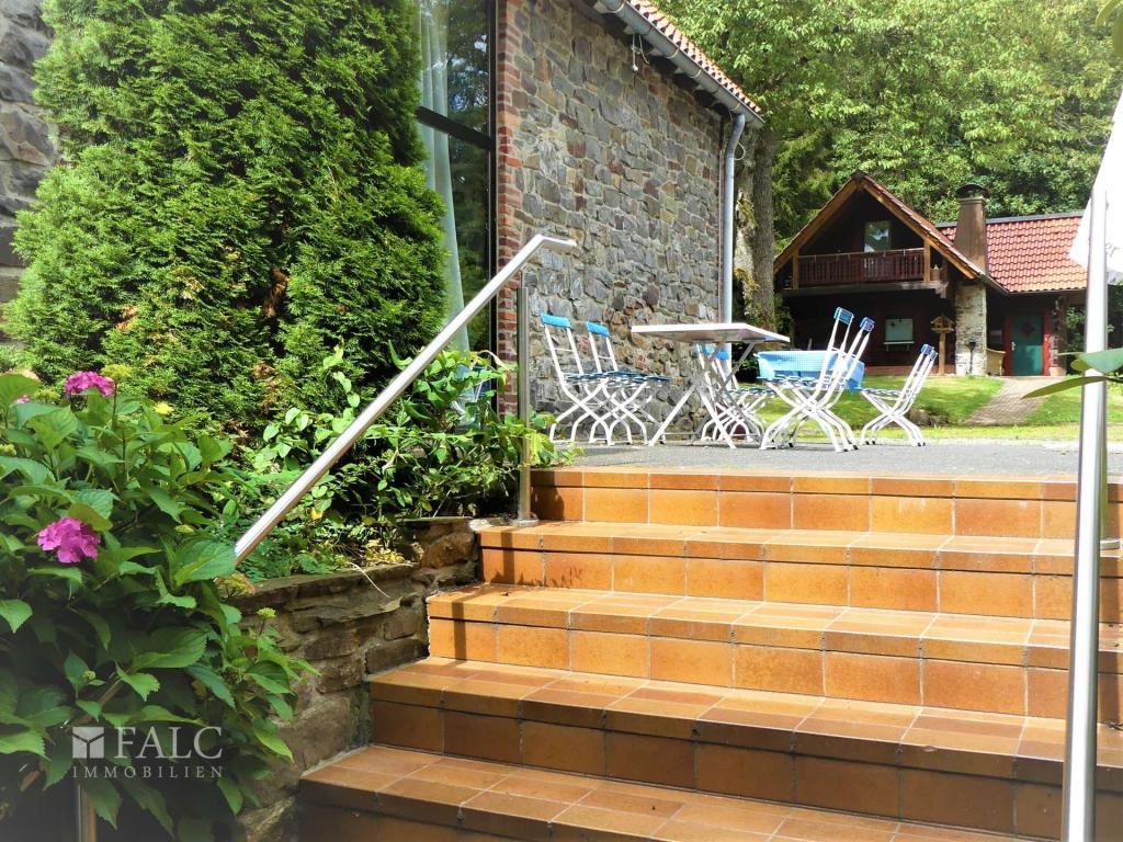 mit angrenzendem Biergarten 