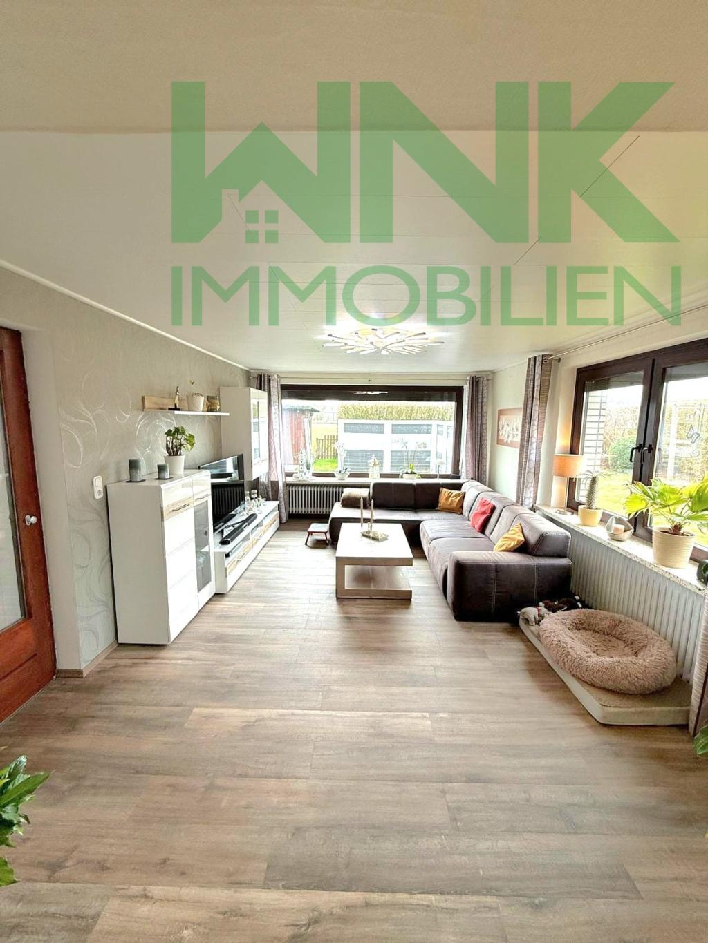 Wohnzimmer mit Panoramfenster