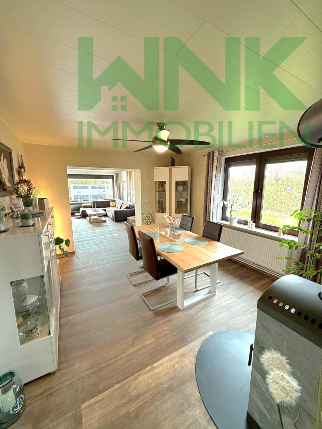 Esszimmer mit Ofen