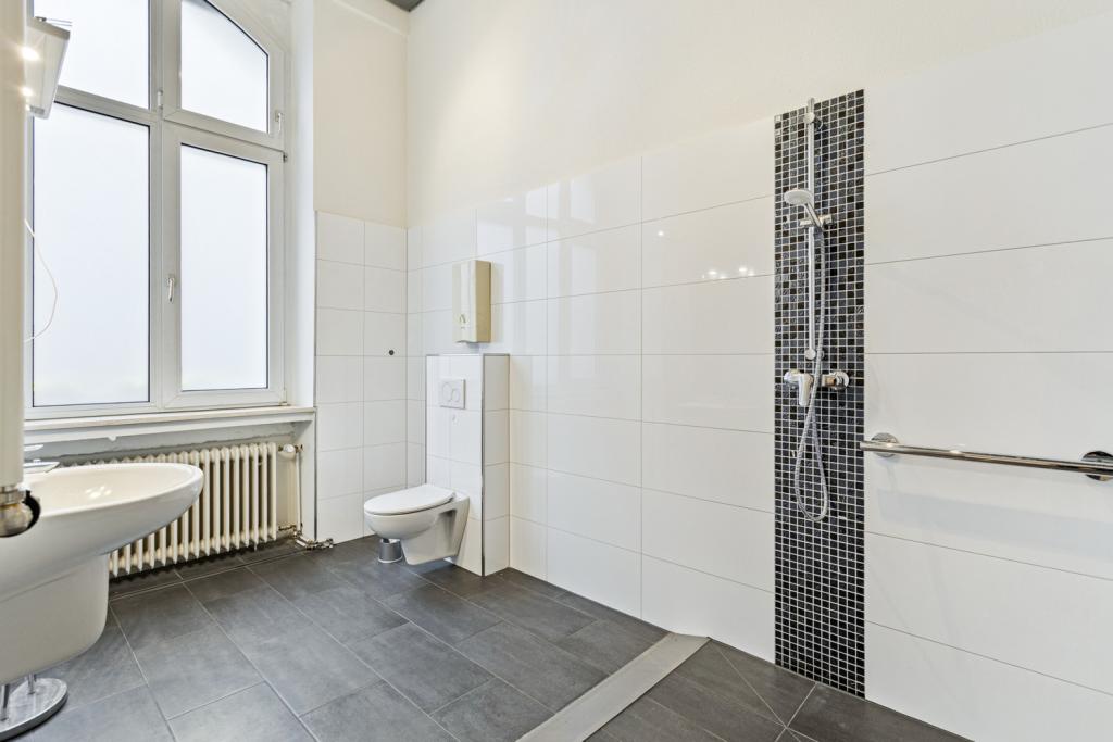 Wohnung 1: Duschbad - Erdgeschoss