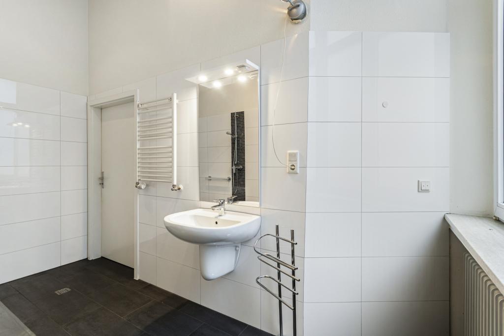 Wohnung 1: Duschbad - Erdgeschoss