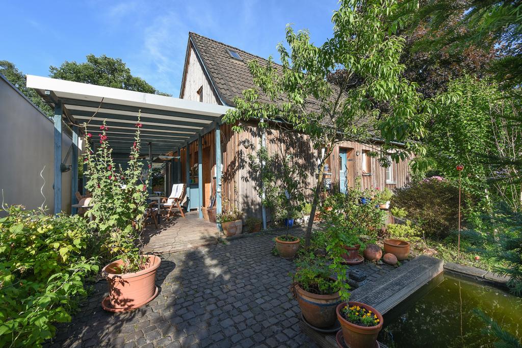 Vorgarten mit Terrasse