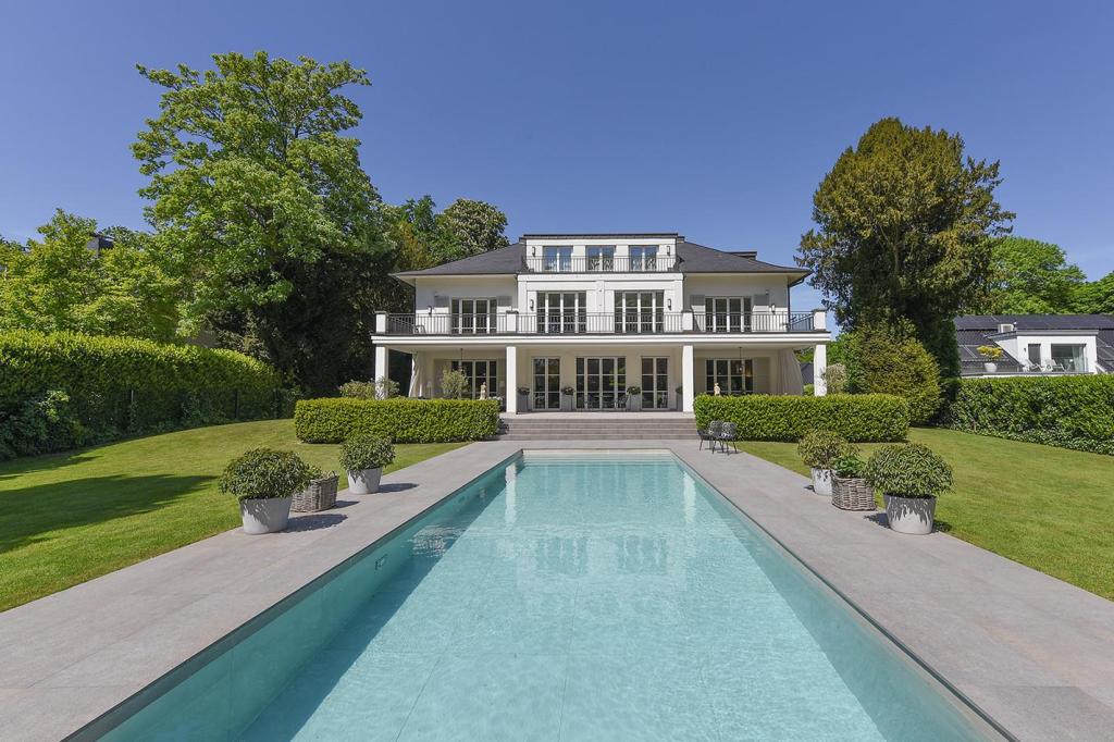 Gartenansicht & Außenpool