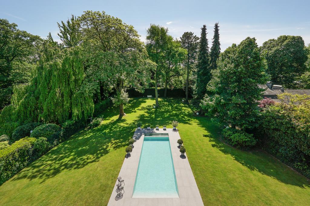 Villen-Anwesen mit Außenpool