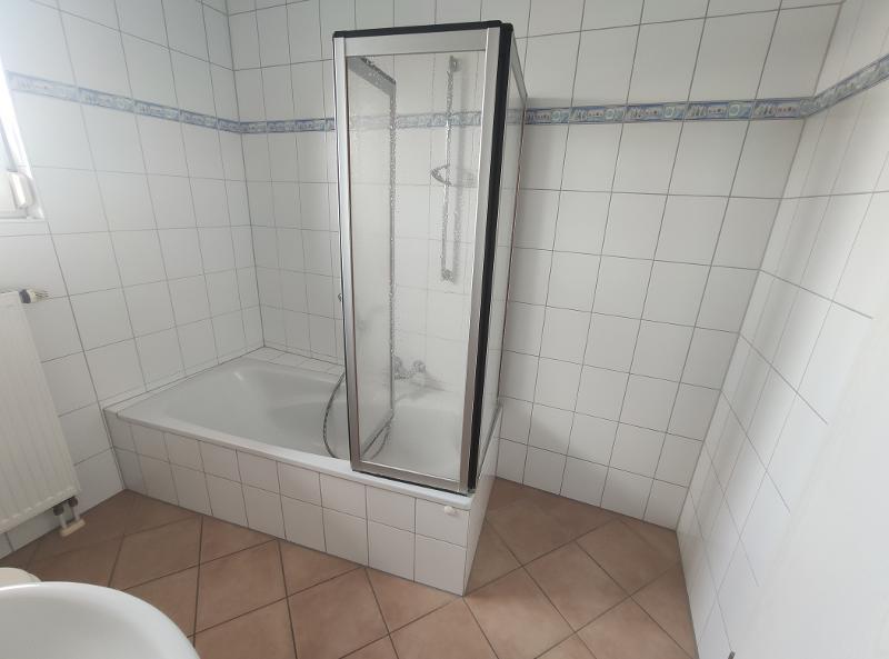 Bad mit Badewanne Bild 2