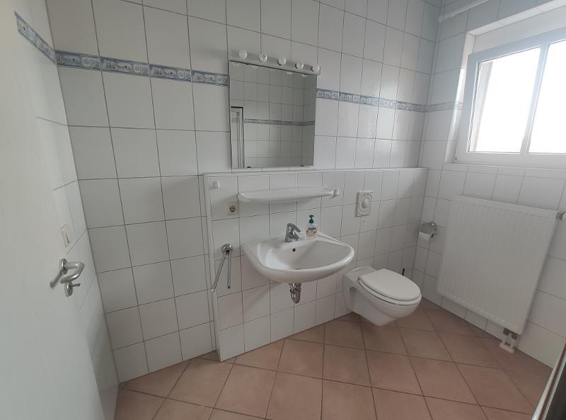 Bad mit Badewanne Bild4