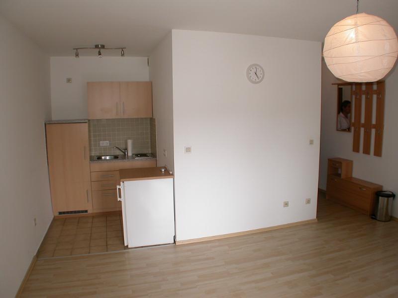 Wohnen / Essen / Schlafen mit Zugang zum Balkon Bild 5