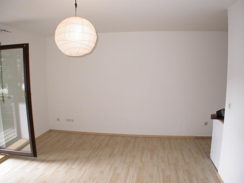 Wohnen / Essen / Schlafen mit Zugang zum Balkon Bild 2