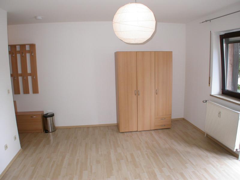 Wohnen / Essen / Schlafen mit Zugang zum Balkon Bild 3