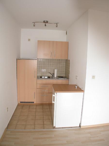 Wohnen / Essen / Schlafen mit Zugang zum Balkon Bild 4