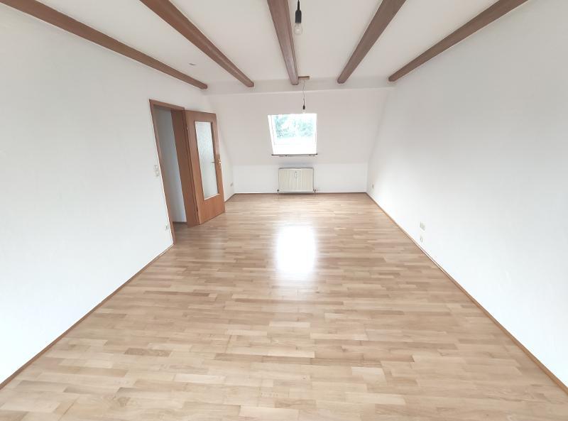 2 Zi. Wohnung im 1.OG mit Balkon und Garage - Photo 2