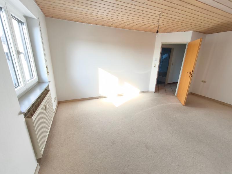 3 Zi. DG Wohnung mit Küche, Gartenmitbenutzung und Stellplatz - Foto 1