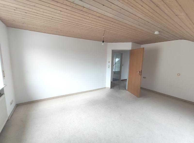 3 Zi. DG Wohnung mit Küche, Gartenmitbenutzung und Stellplatz - Photo 3