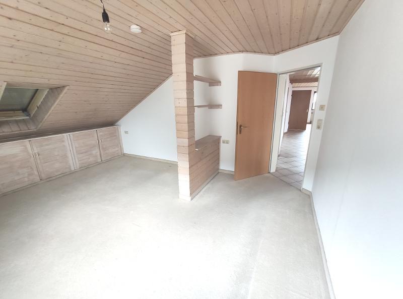 3 Zi. DG Wohnung mit Küche, Gartenmitbenutzung und Stellplatz - Photo 4