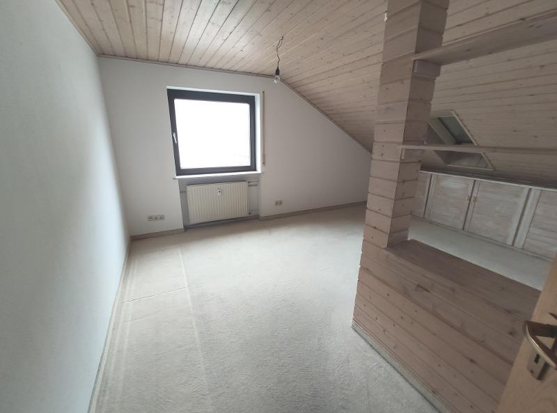 3 Zi. DG Wohnung mit Küche, Gartenmitbenutzung und Stellplatz - Photo 5