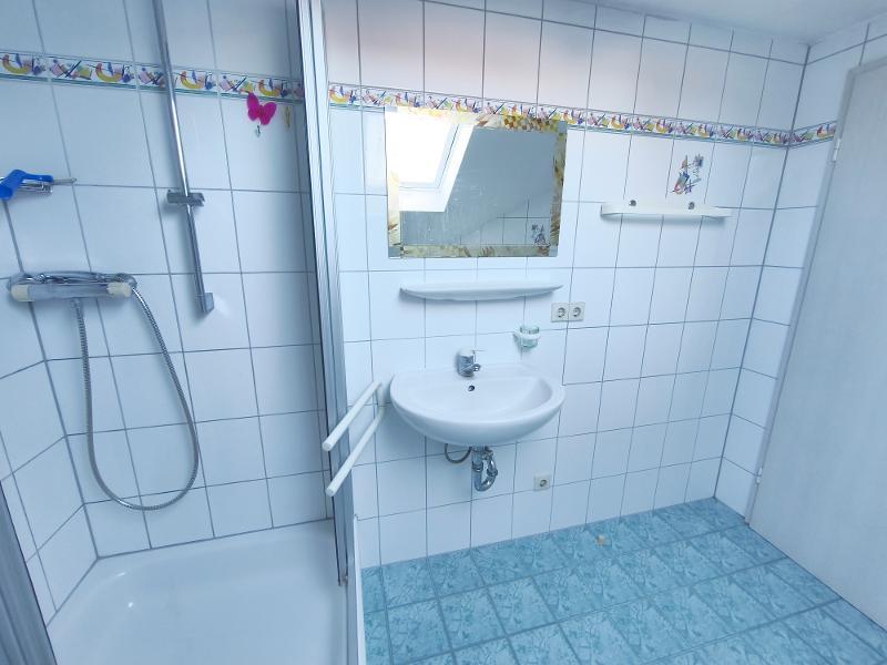 2 Zi. Wohnung im Dachgeschoss mit Stellplatz - Foto 4