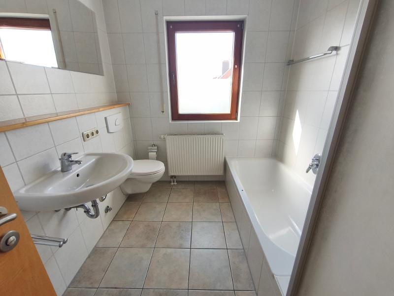 3 Zi. Wohnung im DG (1.OG) mit Balkon und Carport - Foto 4