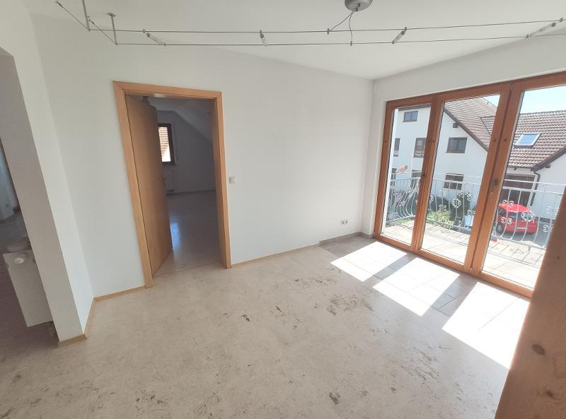 3 Zi. Wohnung im DG (1.OG) mit Balkon und Carport - Photo 1