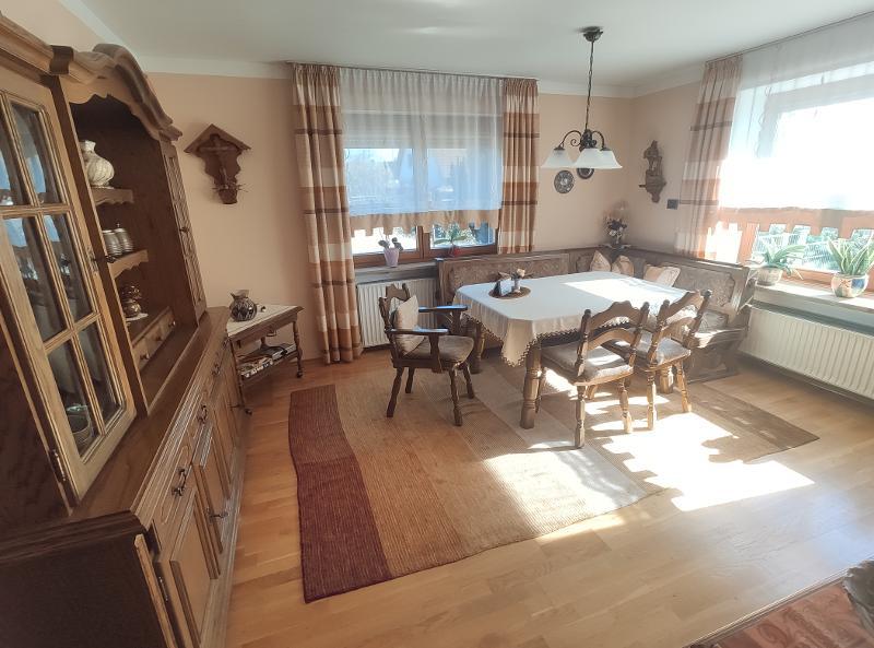 EG Esszimmer mit Zugang zur Küche Bild 1