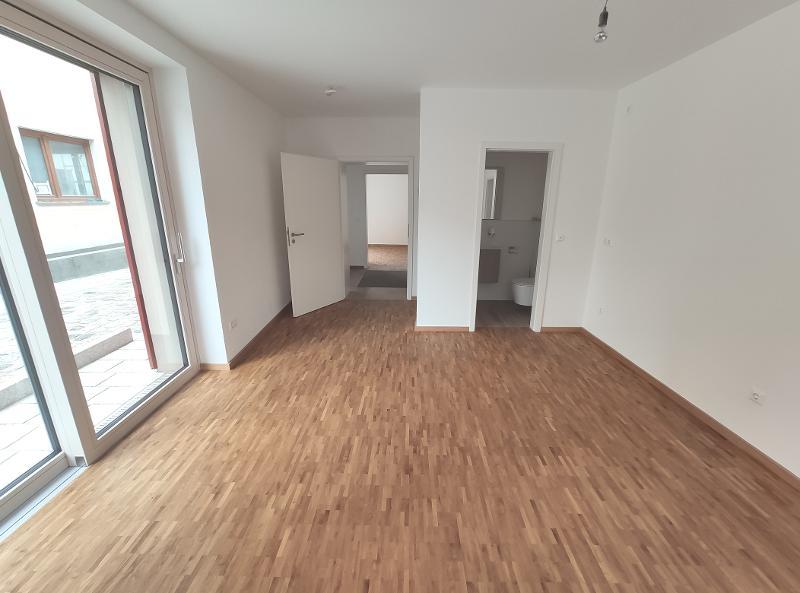 EG: Arbeitszimmer / Büro mit Garderobe und Gäste-WC Bild 3