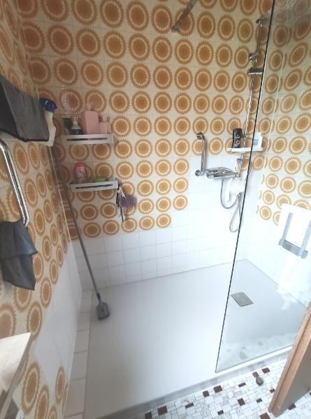 Bad mit Dusche Bild 2
