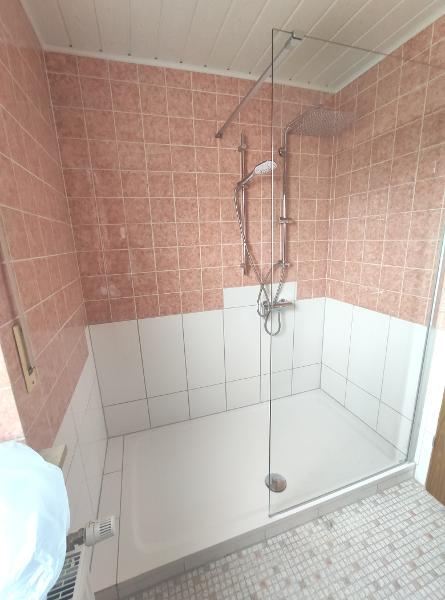 Bad mit Dusche Bild 2