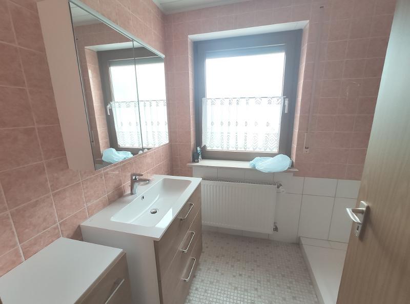 Bad mit Dusche Bild 1