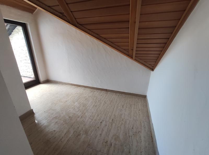 Diele mit Zugang zur Dachterrasse Bild 1