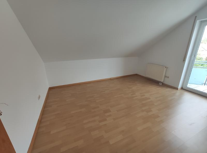 3 Zi. Wohnung (Nr. 6) im DG (2. OG) mit Balkon und Garage - Foto 3
