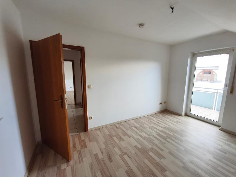 3 Zi. Wohnung (Nr. 6) im DG (2. OG) mit Balkon und Garage - Foto 1