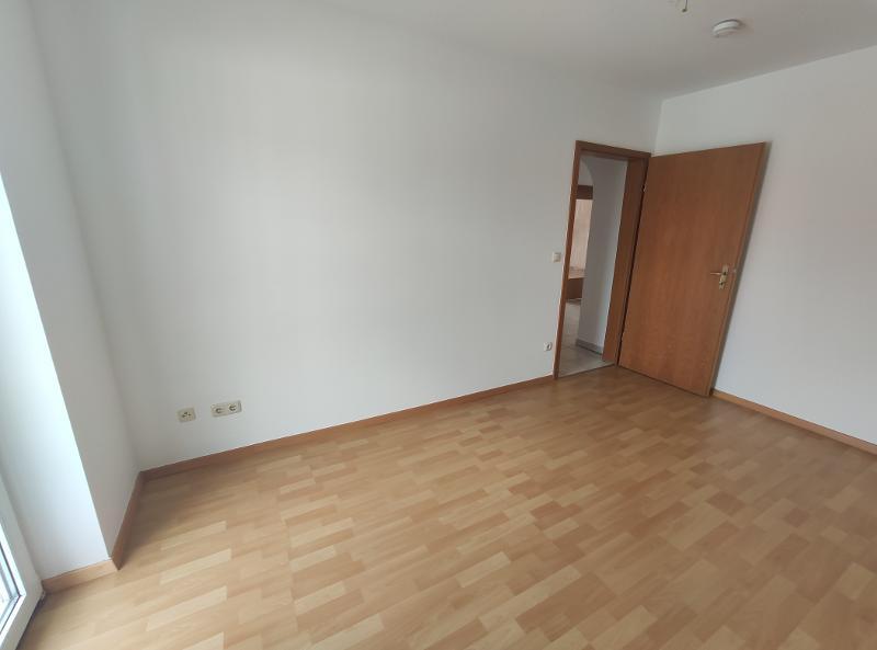 3 Zi. Wohnung (Nr. 6) im DG (2. OG) mit Balkon und Garage - Foto 2