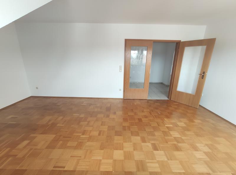 3 Zi. Wohnung (Nr. 6) im DG (2. OG) mit Balkon und Garage - Foto 1