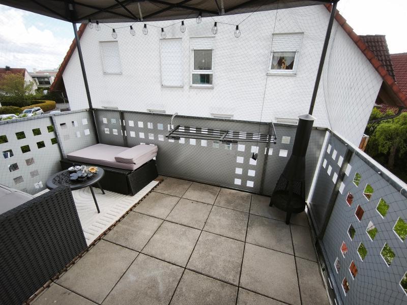 moderne 3 Zi. DG (2. OG) Wohnung mit Balkon und KFZ-Stellplatz - Foto 1