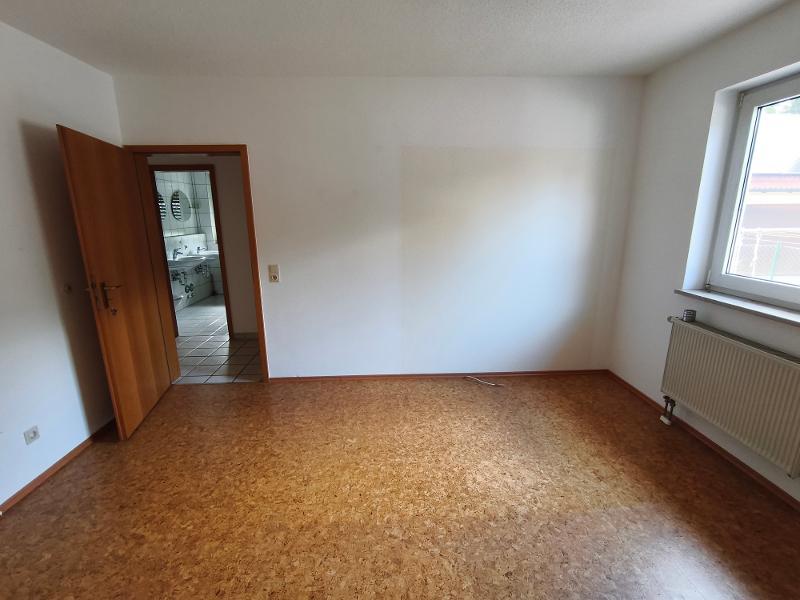 Ortsrandlage -3 Zi. Wohnung im EG mit Garage, Keller und Garten (auf Wunsch) - Photo 4