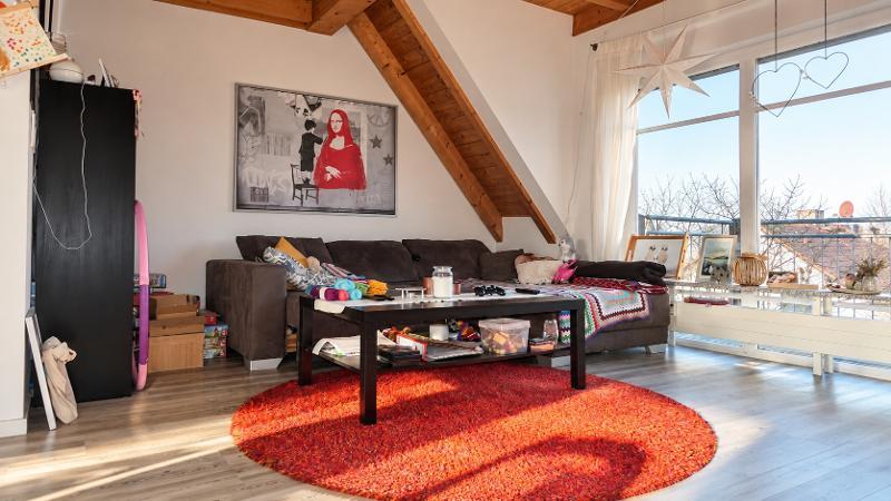 3 Zi. DG (2. OG) Wohnung mit 2 Bädern, Balkon und 2 Stellplätzen - Photo 4